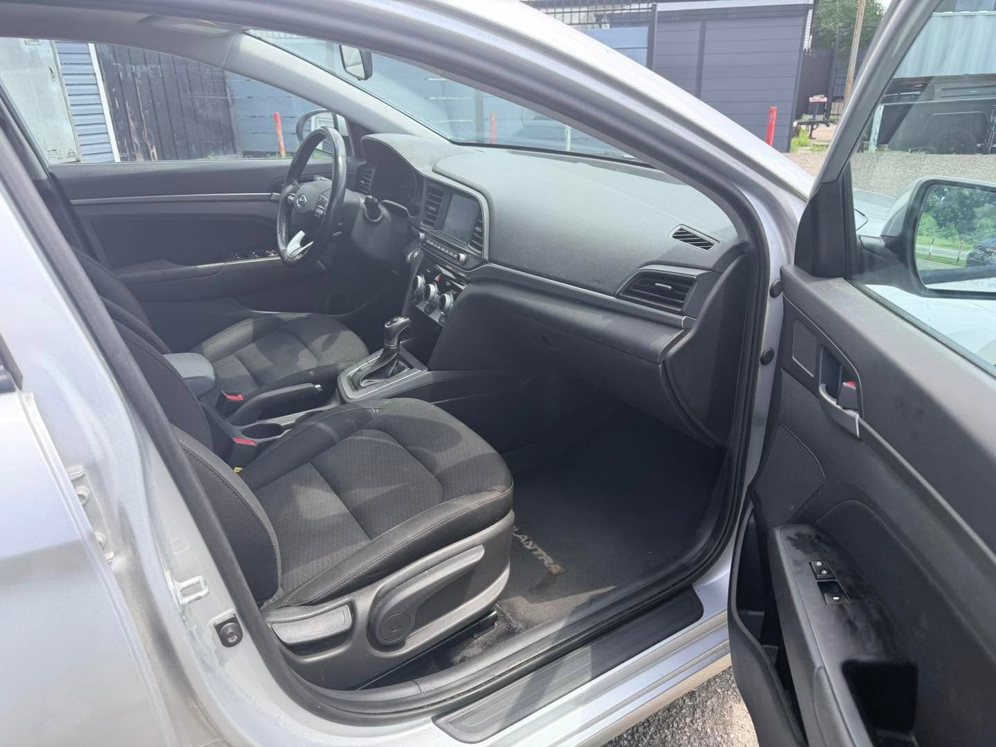 Hyundai Elantra 2020 - Thumbnail 6